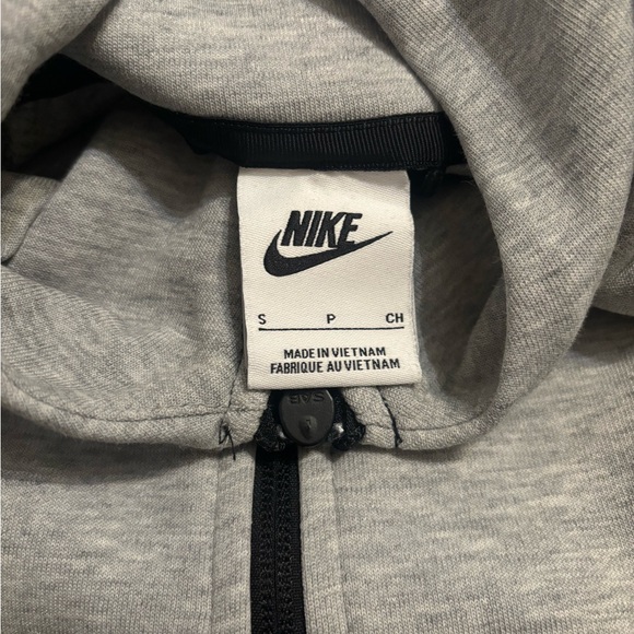 Nike Zip up hoodie - Size Small - Like New - Picture 4 of 4